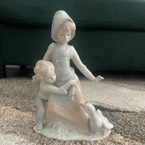 Avoiding the goose figurine by Duncan royal - Picture 1 of 2